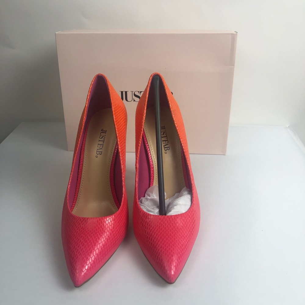 Colour block pumps
